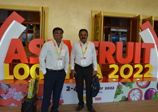 PV and GVK Naidu from Sam Agro were promoting their pomegranate arils from India, they have new sweet variety with soft arils which are good for the ready to eat market.