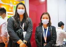 To the right is Xie HongJun from Sichuan Ningdian Agriculture, a Chinese lemon grower and exporter.