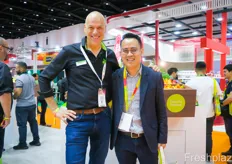 To the left, Jan Doldersum, internationan manager Chain & Retail at Rijkzwaan. Rijkzwaan is promoting it's SweetPalermo pepper variety in Asia and emphasizes healthy snacking with its marketing campaigns.