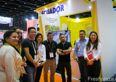 Group photo with the Asociacion Ecuatoriana de Productores Exportadores Palora.