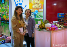 The Fruit Republic produces fruits and vegetables in Vietnam for export market, mainly to the EU. Siebe van Wijk founded the company in 2009 and since then it has grown into one of the largest fruit export company's from Vietnam. To the right is Jeroen Pasman, the company's Commercial Director.