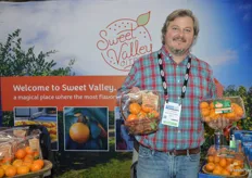 Will McGehee with the Genuine Georgia Group shows citrus that is grown in the Sweet Valley region, covering a tri-state zone throughout North Florida, South Alabama and South Georgia.