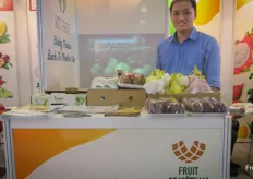 Ant Farm grows passion fruit in Vietnam and exports passion fruit and other tropical fruits to Europe. On the photo is Tony Nguyen. 