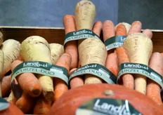 At Landgard: band-wrapped colored carrot mixes.