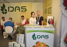 Karyna Nikiforova and Olga Nikiforova, representing Das Citrus.