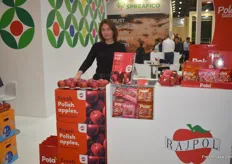 Aleksandra Ośko-Woźniak of Polish apple exporter Rajpol. They proudly presented their new apple boxes during Fruit Attraction. They send their apples to the Polish domestic market, as well as Central-Eastern European markets. Vor the overseas markets they believe mostly in India and South America.
