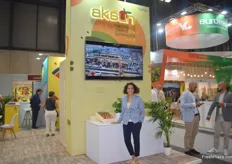 Esra Soyleyen of Aksun. The Turkish fruit exporter expects good volumes for their upcoming citrus season. The heatwave in Turkey did not affect the citrus, although it did have an impact on some of the summer fruits, such as watermelons and peaches.
