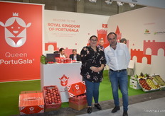 Liliana Angelo of MasilFrutas and Geral of EcoFrutas. They had a joint stand in United Growers, showcasiing their apples and other fruits.