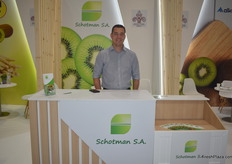 Aris Schotman, president of Schotman SA. They export kiwis from Greece to the EU, USA, Canada and India. They're expecting a good season this year.