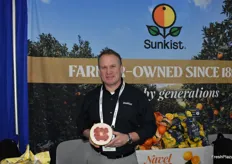 Brad Blaine with Sunkist Growers showing California-grown pummelo.