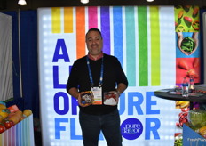 Mike Glass with Pure Flavor shows two different tomato items: Tiki and Cloud 9.