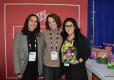 Hana Mohsin, Nicole Zapata, and Mayra Marin Oviedo with Misionero show an organic Red Butter Blend.
