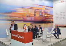 Carrier of sea containers Hamburg Sud.