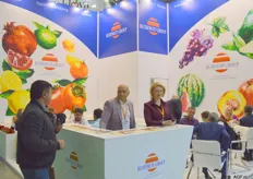 Ruzifruit is one of the largest Russian importers of fruit and vegetables. They have branches in Saint Petersburg, Moscow and Krasnodar. Alik Akhmedov (executive director) and Elena Akuletskaya (import manager).