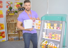 Vladimir Lisovoy, of Orange Mach, a fruit cutting firm with branches in Moscow and St Petersburg. An extensive range of sliced fruit in various formats is produced there. The company works with FAM cutting machines.