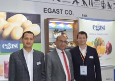 Egast, a producer and exporter of Egyptian fruit and vegetables. Potatoes, onions, garlic, iceberg lettuce, cabbages, citrus fruit and pomegranates are the most important products. Hatem El Shalma, Muhammed Deghady and Dennis Logvinenko.