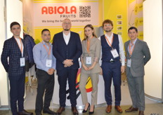 Abiola team. Abiola exports bananas from Ecuador, Costa Rica, Honduras and Guatemala. The total export amounts to around 110 containers per week. Of these, 50 to 70 containers go to Europe. The ports where the bananas are unloaded are St. Petersburg, Vlissingen, Rotterdam, Hamburg and Odessa. Most bananas are delivered to retailers.