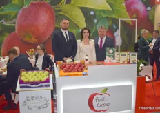 In the centre is Emilia Lewanowska of Polish apple exporter Fruit-Group, next to her brother and father. They were showcasing their two apple brands Veronica and Paulina, which are actually the second names of Emilia and her sister. 