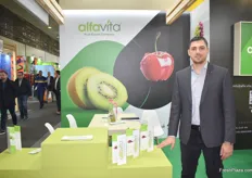 Chatsios Anastasios of Alfa Vita. They export kiwis, grapes, cherries and apricots to East and Central European markets, the kiwis and cherries are also exported overseas.