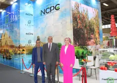 Ahmed Mohab (center), and Reham Kamal Abou (right), from Fresh Energy. This Egyptian company, which held an attractive stand at Fruit Logistica this year, exports various fruits and vegetables to Hungary, Spain, the UK and Germany, and specializes in supplying supermarkets.