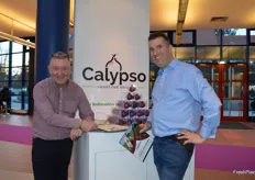 Nigel Kingston and William Findlay wit the Calypso red sweet onion which was nominated for the Innovation Award.