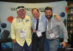 Dan Crowley with GEM Pack Berries / Well Pict is flanked by two of the company’s Florida growers: Jay Sizemore and Matt Parke. Fun is had by all.