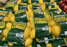 Bagged seedless lemons from California caught the eyes of passersby.