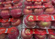Fuji apples from China are packed as a trio.