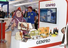 Tanty Era Putri, from Genpro Indonesia, represents a women's cooperative that markets garlic and ginger.