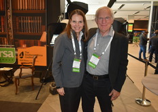 Marelize Scholtz of N'Voy Services handling ZZ2's supermarket sales with Louis de Kock, onion and vegetable farmer at Wildeklawer, Northern Cape.