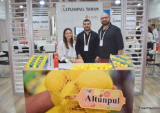 The team of Altunpul tarim, they export lemons to Kazakhstan, Russia, Ukraine, Poland and Latvia.