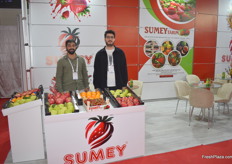 On the right is Serkan Caliskan of Sumey Tarim. They export strawberries, pomegranates, oranges and quince to Romania, Russia, Germany, the UK, Poland and Ukraine.