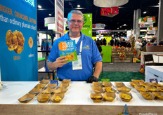 CarbAmericas’ Keith Finnerty happily hands out samples of tasty Solula Plantain Crisps.