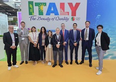 The CSO Italy stand with many Italian companies: Alessandro Mariani (Infia), Giovanni Rivoira (Rivoira), Reen Nordin (Origine Group), Sara Grasso (Unifrutti Group/Oranfrizer), Bianca Bonifacio (CSO Italy), Carlo Lingua (RK Growers), Fabio Zanesco (KiKoKà), Giacomo Nocentino (RK Growers), Peter Carissimo (RK Growers) and Daria Lodi (CSO Italy).