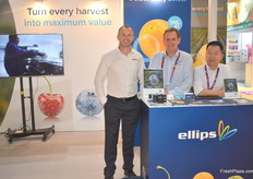 On the left is Carlos El Latigo with Nicolas Carvallo on his right, representing Ellips.