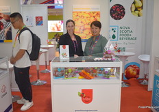 Randi Church and Yvonne Lowe of Windset Farms. This Canadion exporter has seen a busy pepper season, exporting to Japan, Hong Kong and Taiwan.