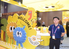 Huang I Feng from Thai company Ding Fong, exports fresh and frozen durian to China, Australia, Japan and the US. He reports a growing demand in western markets for frozen durian, easier on consumers taste than fresh durian.