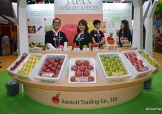 Hideo Obori from Aomori Apple with some of the varieties of Japanese apples. Japan had a very hard winter, the new season volumes may be slightly down.