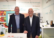 Steve Page and Greg Akins of Catalytic Generators and Fresh Produce Instruments.Click here for the photo reports of standholders from the Netherlands/Belgium, Spain, Latin America, France, Italy, Germany as well as the Horticultural exhibitors.