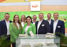 Team ELO didn’t mind smiling for a photo.