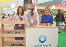On the right is Dominika Kozarzewska of Polskie Jagody, with her team.