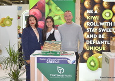 On the right is Dimitris of Trsiatsmas Fruits, a Greek kiwi exporter.