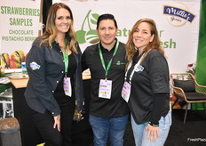 Shelley Lopez, Alfredo Ruiz, and Anabel R. with Naturalar Fresh.