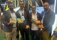 Lots of guava at Spring Valley Fruit’s booth. L-R: Alberto Diaz, Eduardo Gonzalez, Jorge Gomez and Cesar Diaz.