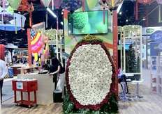 Dragonberry Produce’s beautiful dragonfruit replica created out of flowers.