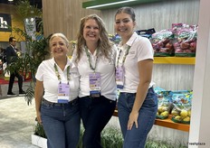 Eva Martinez, Catherine Gipe-Stewart and Brena Mengarelli of Superfresh Growers.
