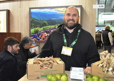 Rodrigo Bedoya with La Grama, offering organic ginger from Peru.