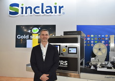 Duncan Jones with Sinclair stands in front of a CPL VRS with large label, which is mainly sued for avocados and exotics. The labels are compostable with dual certification.