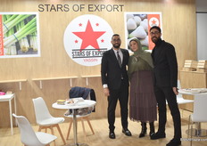 The team of Egyptian produce exporter Stars of Export. They deal in spring onions and garlic.