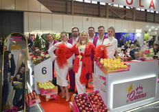 The team of AgroQueens. They export organic and conventional apples from Poland.